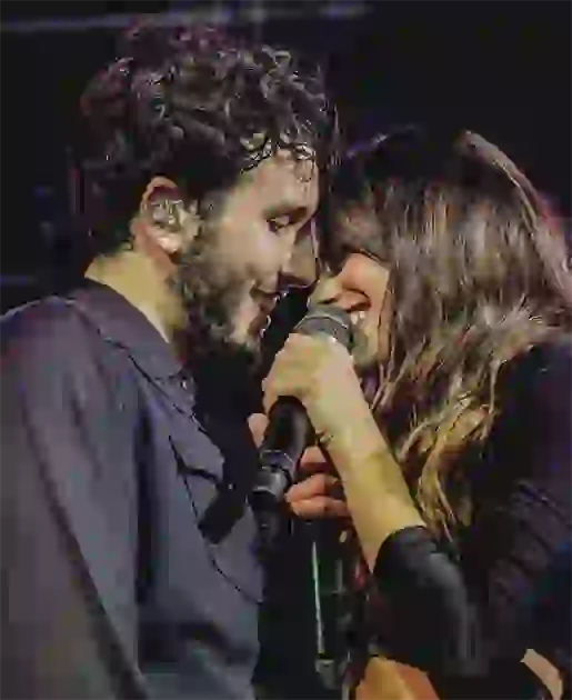 En el escenario se vio mucha complicidad entre Tini y Yatra.