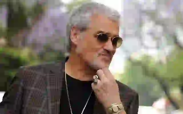 Pettinato, de estrella de tevé a artista a la gorra