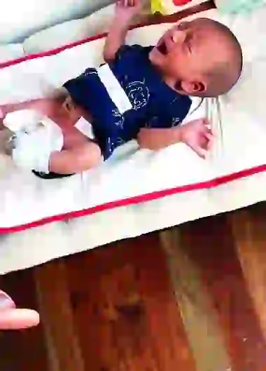 Jorge Rial cambiando pañales