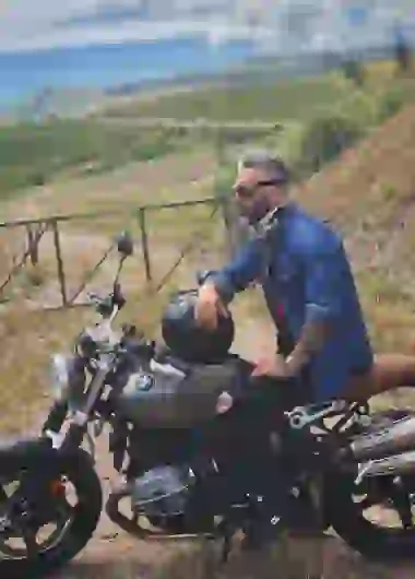 Christian Halbinger look motoquero