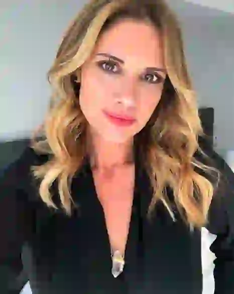 Alessandra está instalada en Buenos Aires haciendo teatro.