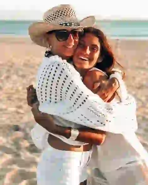 El papá y el novio de Lola querían que rechazara la propuesta.