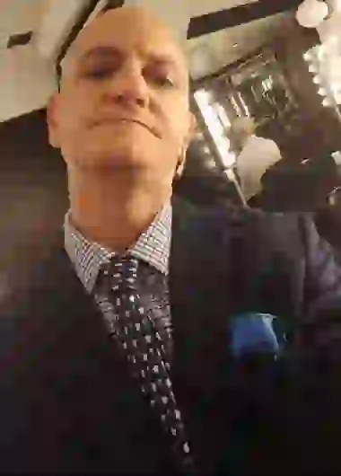 Adot está haciendo nuevamente su vida poco a poco.