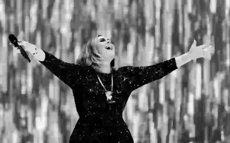A seguirla remando, Adele.