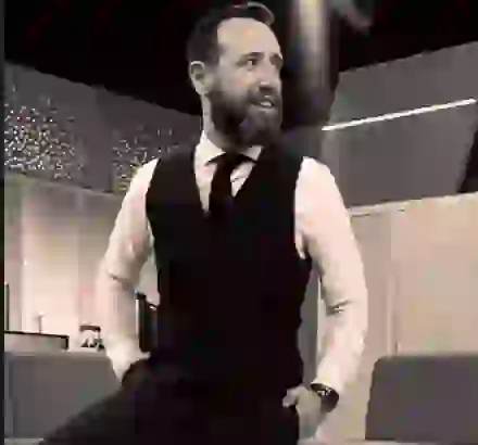 Si no tiene cerca a su esposa, a Facundo le cuesta bañarse solo.