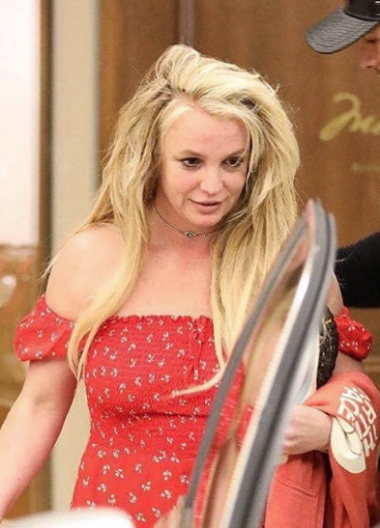 Britney Spears a la salida de la clínica psiquiátrica