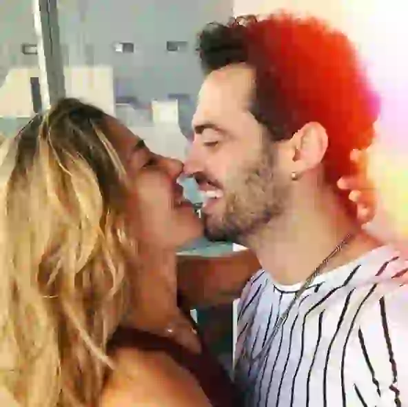 Mauro se preparó para cenar galletas de arroz con dulce de batata y chucrut.