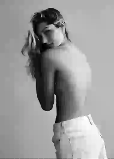 Sasha tiene novio, y él también es un bombón.