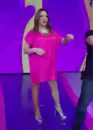 La conductora la rompe con El precio justo.