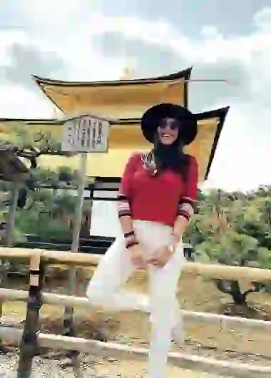 La morocha no quiere saber nada con los hombres por estas horas.