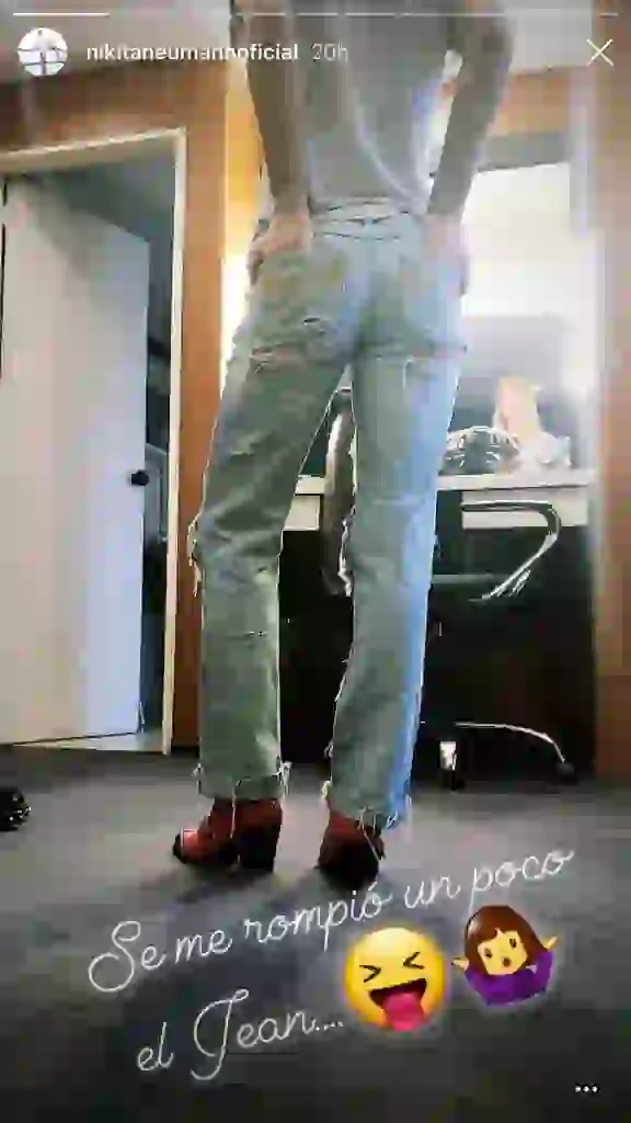 Nicole, al igual que Jimena, también apostó a los pantalones cortados.