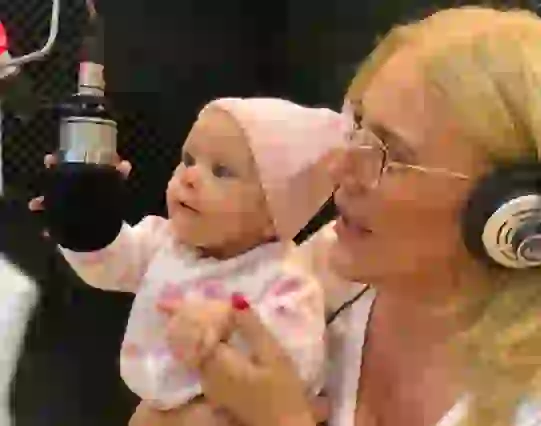 Débora se convirtió en mamá soltera por decisión propia.