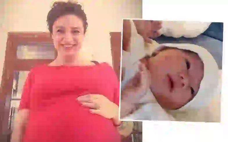 Julia Mengolini presentó a Rita, su hija recién nacida. 