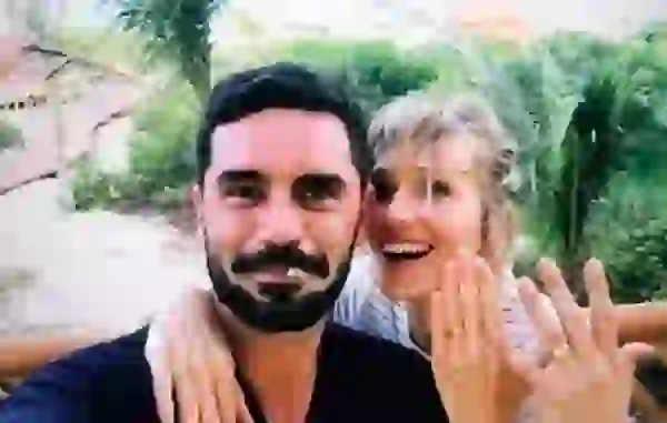 La pareja se casará el año que viene.