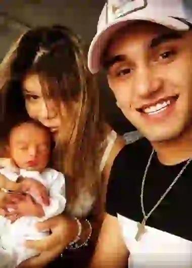 La hija de Jorge vive con alegría el nacimiento de su hijo.