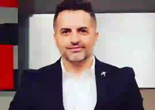 Ángel despidió a Cinthia y le dio la bienvenida a Graciela.