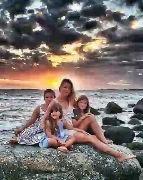 Nicole le prohibió a Fabián a través de una medida cautelar que muestre a sus hijas.