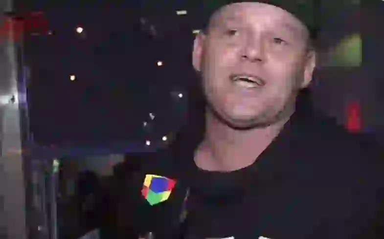 El Pepo agredió a una cronista de Intrusos, pero luego pidió disculpas.