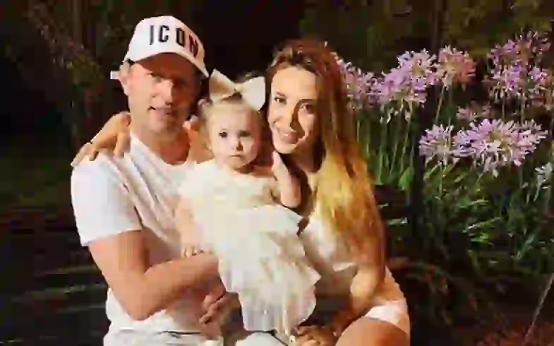 Jésica Cirio, Martín Insaurralde y Chloé, familia feliz.