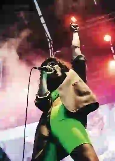 A seguir rockeándola. 