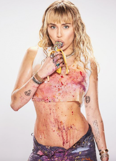 Miley Cyrus posa para su nueva y polémica producción