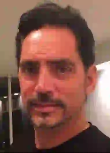 Eduardo Fort es el hermano de Ricardo.