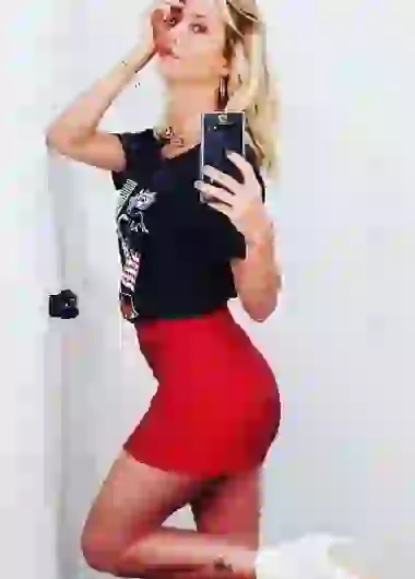 La rubia cada vez que abre la boca se arma un escándalo.