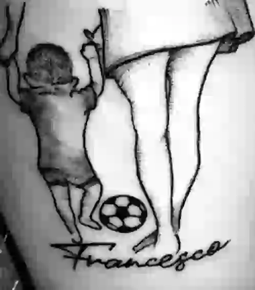 More compartió el resultado de la primera sesión de tattoo.