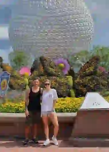 Cubero y su chica pisaron Epcot.