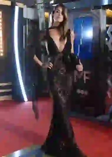 Agus Casanova, transparencia en negro