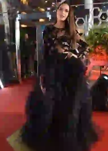 Zaira Nara, falda con volumen y transparencia