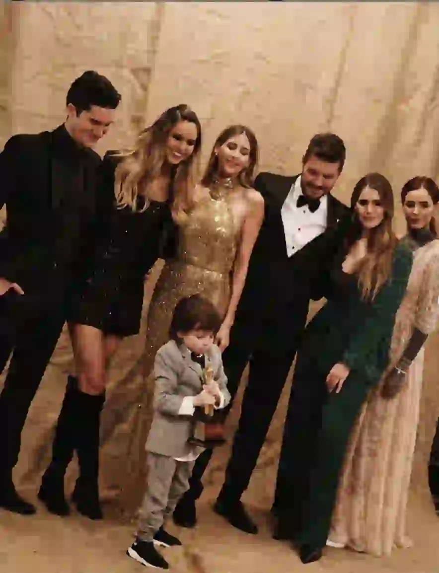 Los hijos e hijas de Marcelo le entregaron a su papá un Martín Fierro especial.