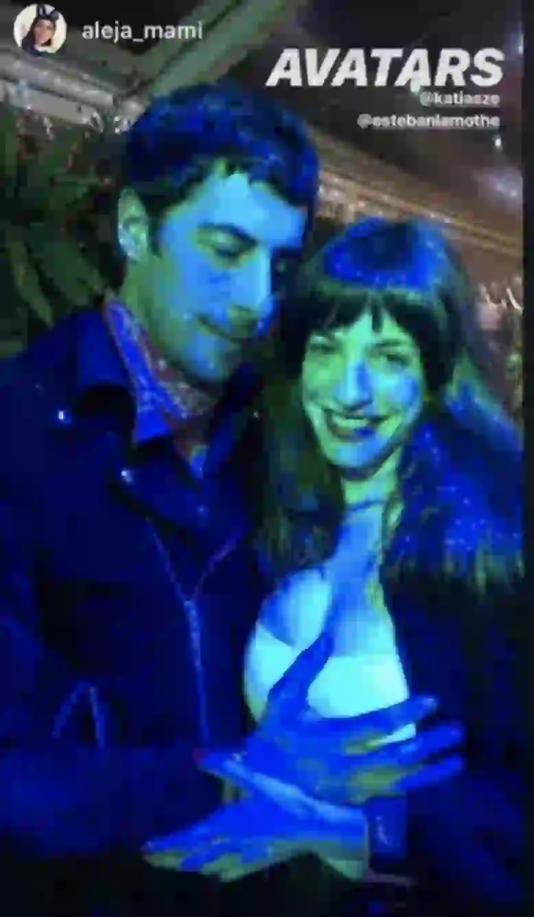 Esteban le tocó el busto a Katia en medio del festival.