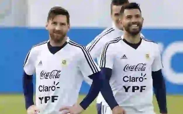 Messi escrachó al Kun durante la concentración