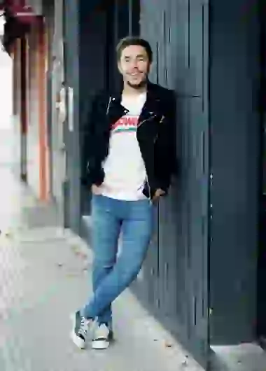 Un remador, Julián la voz de Involucrados