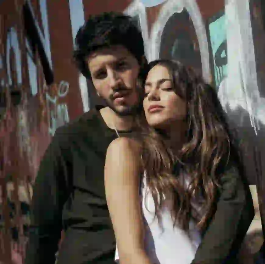 Sebastián y Tini ya no esconden su amor.