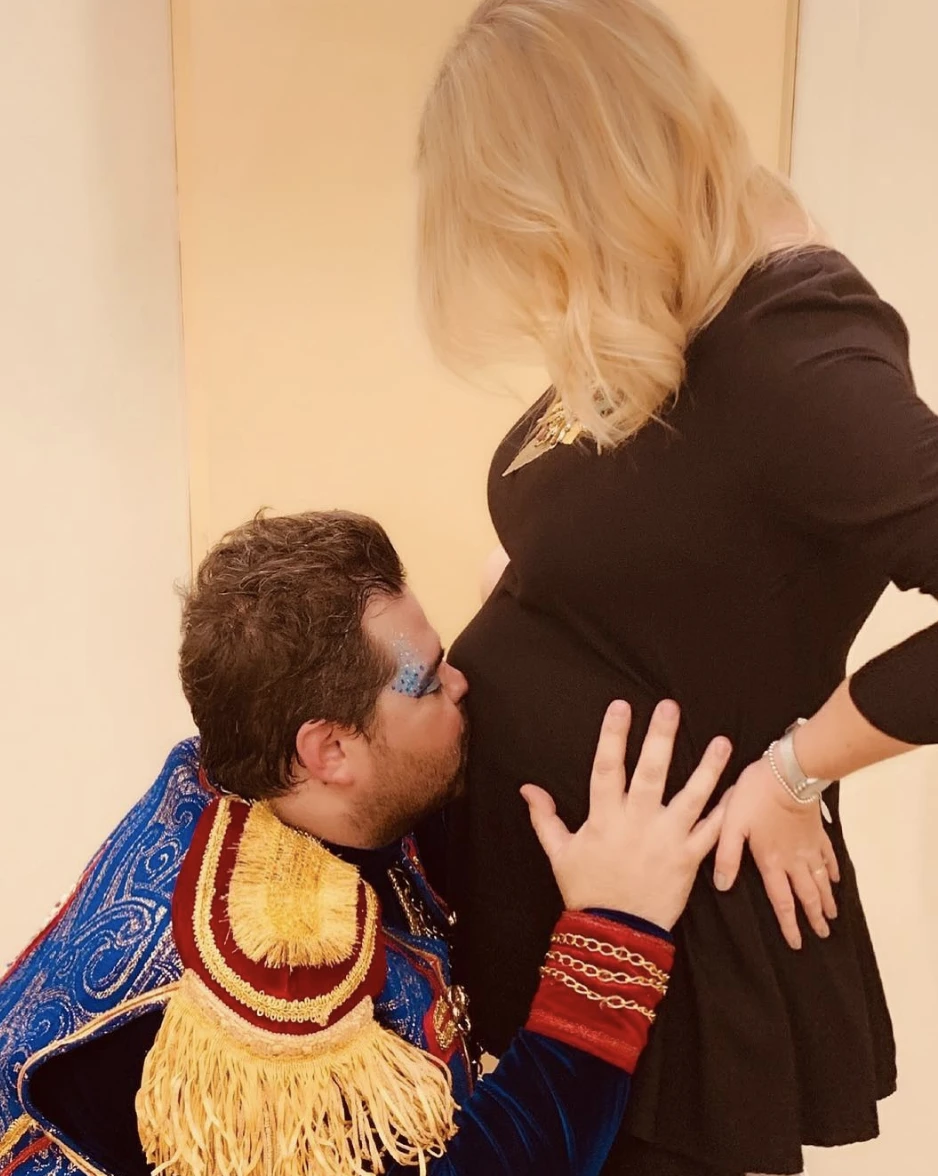 Darío presentó a su hija Emilia.