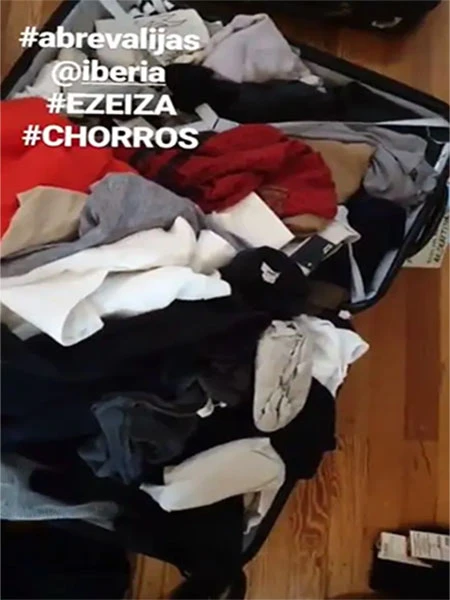 Andrea denunció públicamente que le robaron pertenencias de su valija.