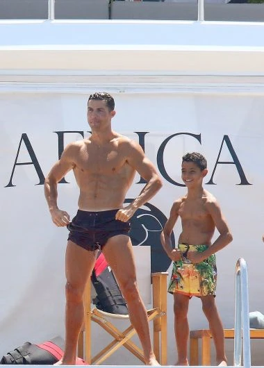 Mini Cristiano, emula a su padre