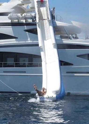 Un chapuzón desde el tobogán