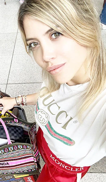 Wanda disfruta con Mauro de una isla francesa.