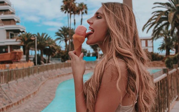 Ivana se divierte en España.