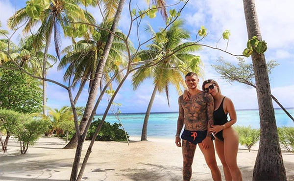 Mauro y Wanda disfrutaron de un atardecer desde la Polinesia francesa.