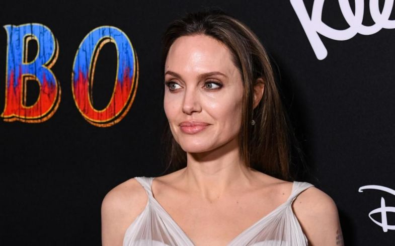 Angelina Jolie cuentas truchas, ninguna es ella 