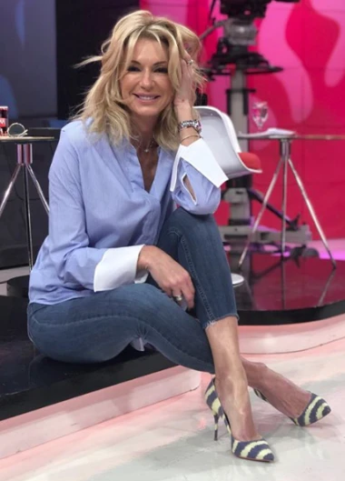 Ella contó su historia, pero en un video se contradice.