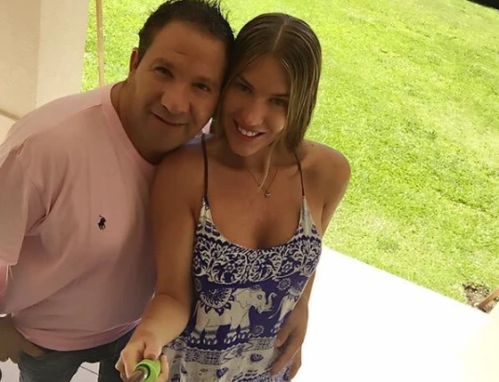 El esta en pareja con Vicky Gancedo.