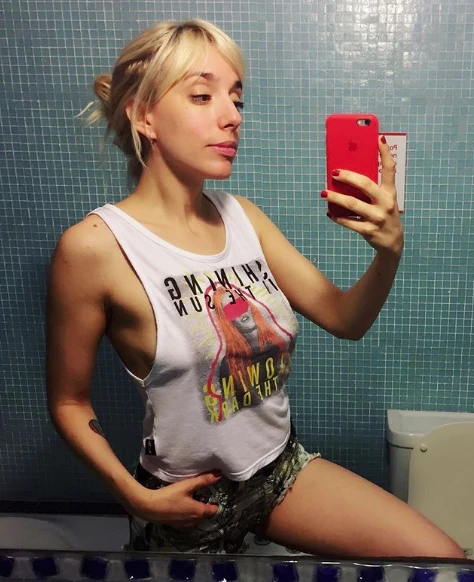 La rubia paso un momento muy acalorado.