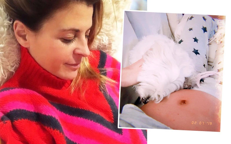 Eugenia Tobal, feliz con su beba en la panza.