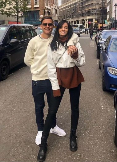 Fulop no está feliz que su hija pase tanto tiempo en Europa.