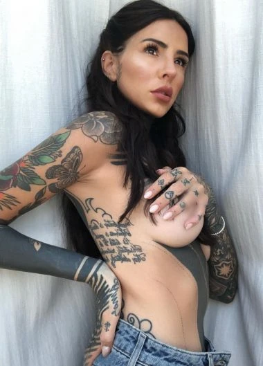 La hija de Marcelo es muy provocadora.